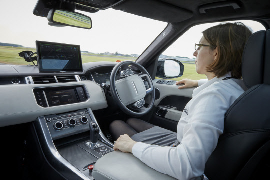 자동차 업계가 자율주행 등 스마트카 상용화에 박차를 가하며 관련 SW(소프트웨어) 업계 또한 시장 확대에 대한 기대감이 높아지고 있다.  플리커 제공